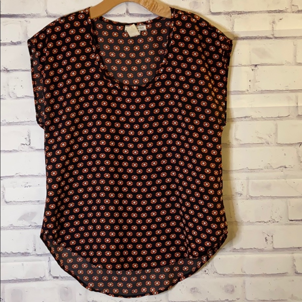 Black pattern tunic blouse